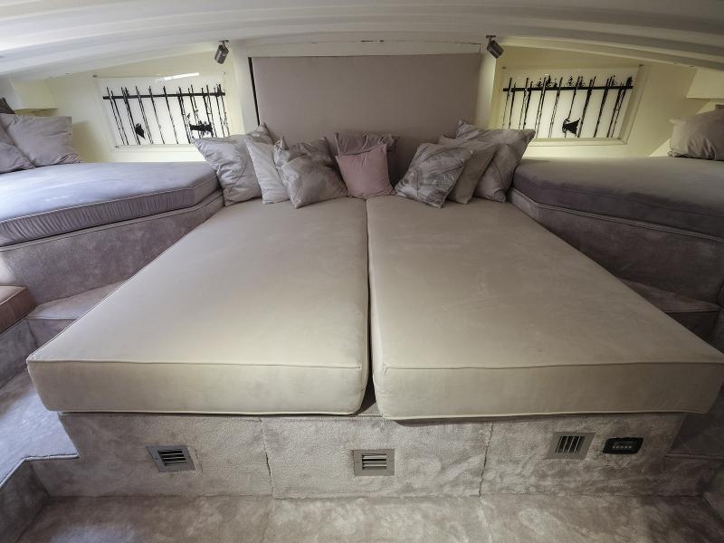 Alexa J - Luxury Superyacht , Corfu , Zakinthos 