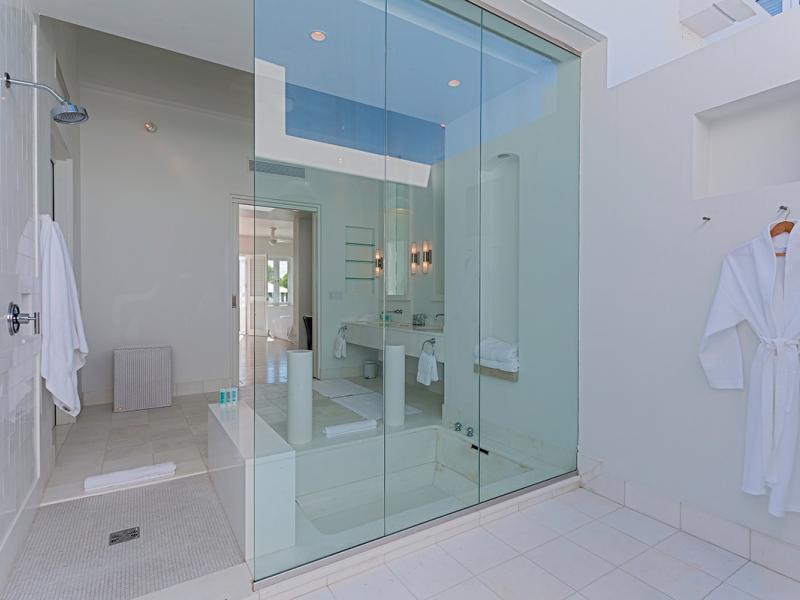 Villa Arushi , West End 