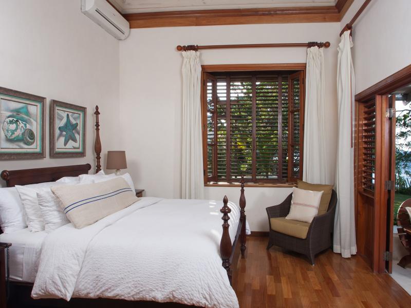 Hidden Bay by the Sea , Runaway Bay 