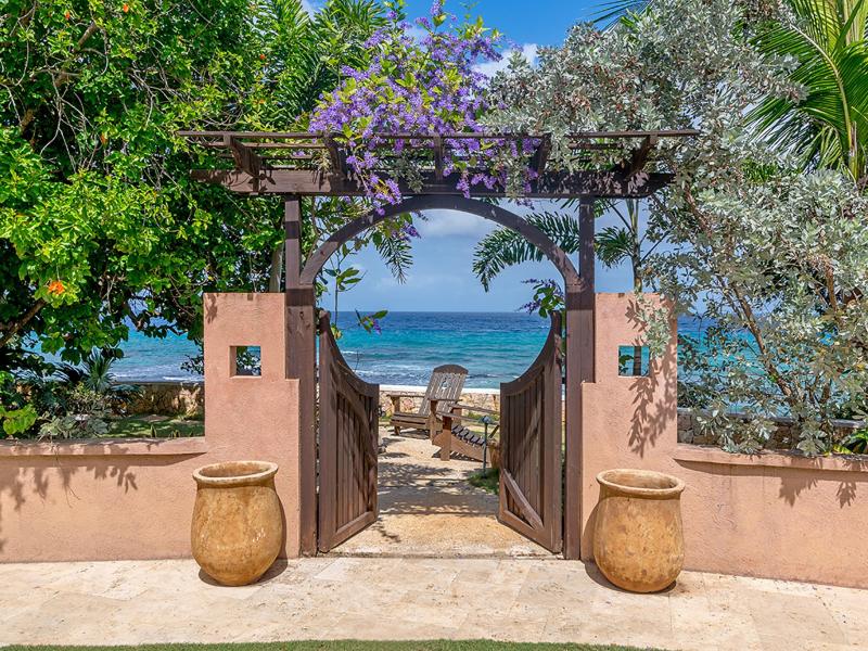 Hidden Bay by the Sea , Runaway Bay 