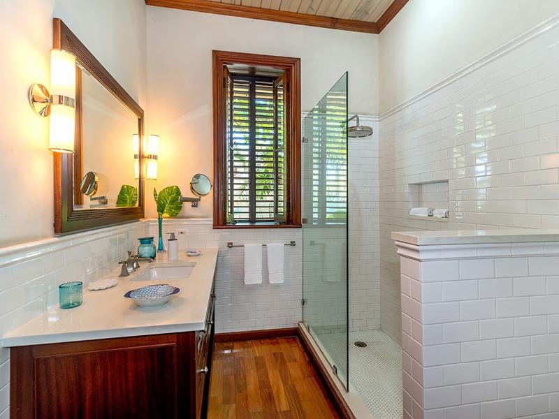 Hidden Bay by the Sea , Runaway Bay 