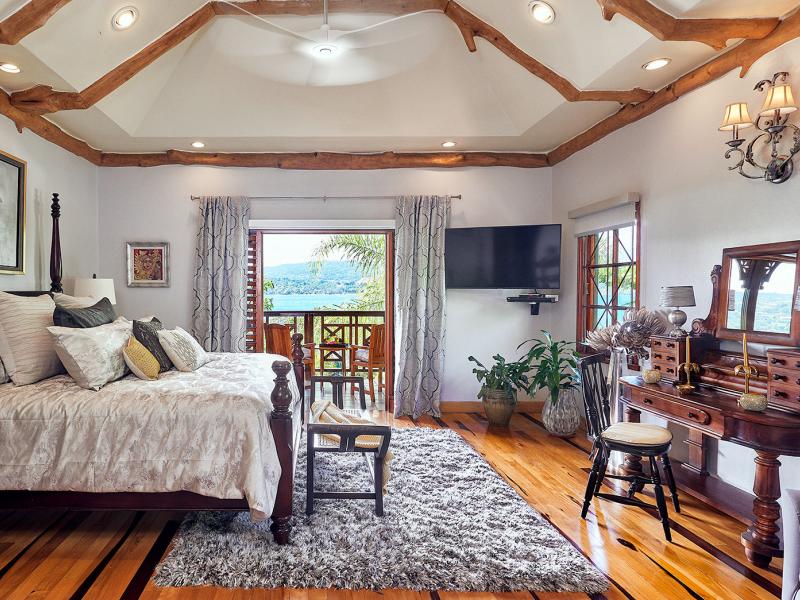 Whispering Waters , Discovery Bay 