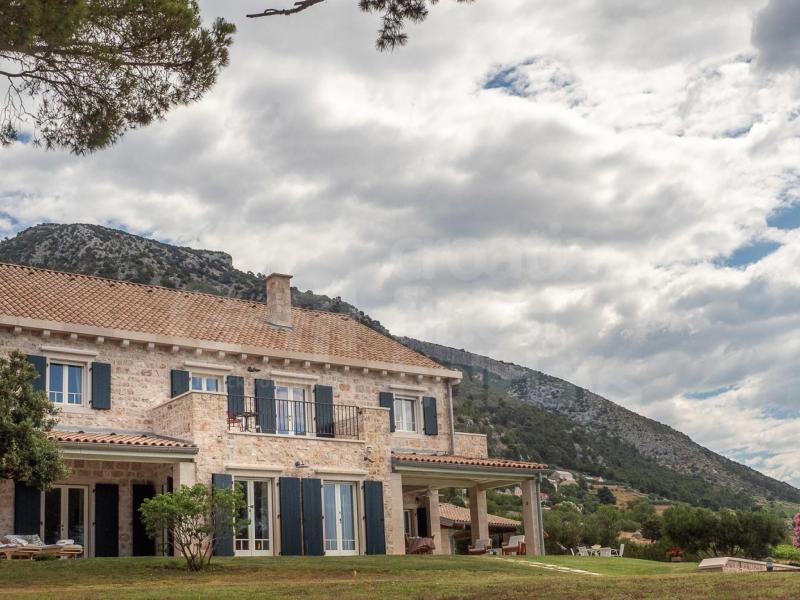 Villa Beachfront Oasis , Islands 