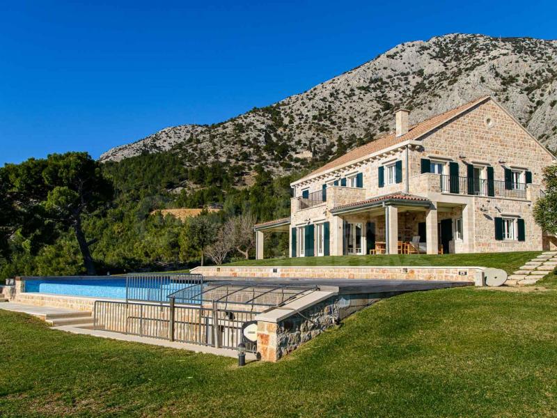 Villa Beachfront Oasis , Islands 