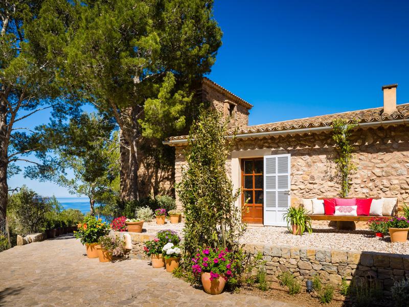 Villa Santiago , West 