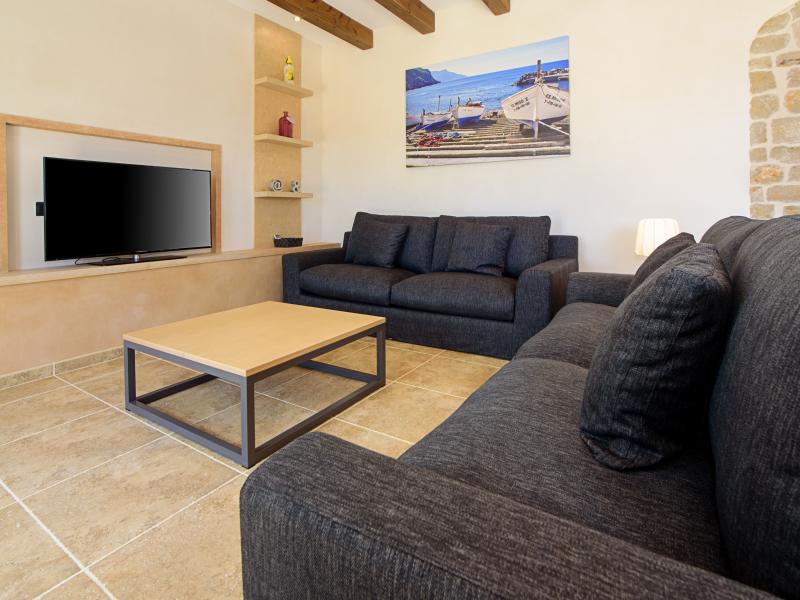 Villa Antonio , East 