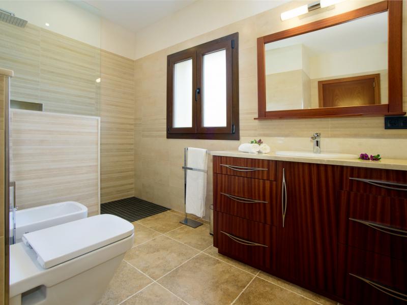 Villa Antonio , East 