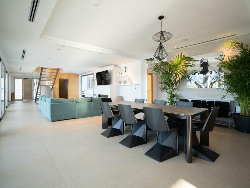 Casa Fourteen , Jesus 