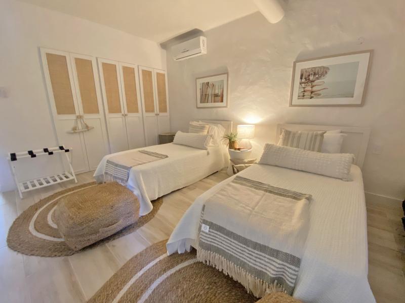 Glitter Bay 213 , Beachfront villas Barbados , Glitter Bay , Porters , St James , West Coast Barbados 