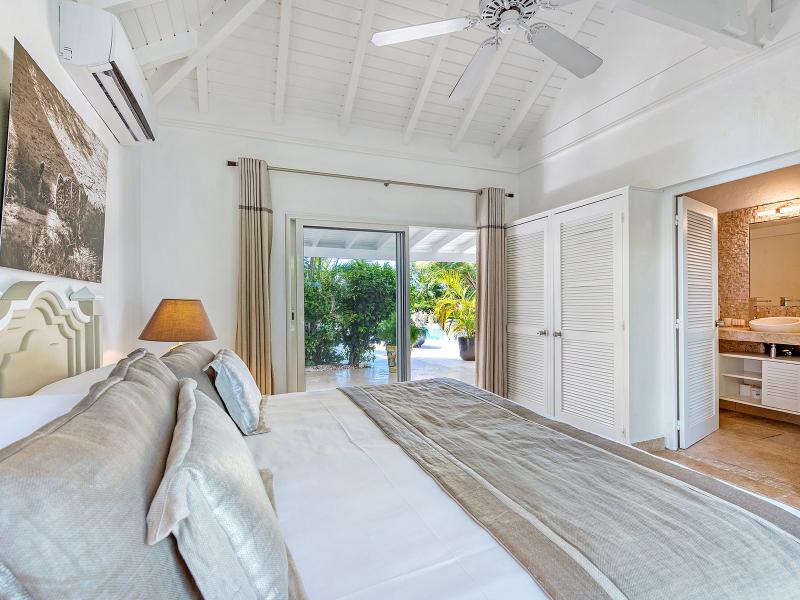 La Pinta , Terres Basses 