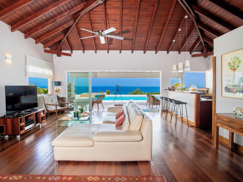 Dream in Blue , Happy Bay 