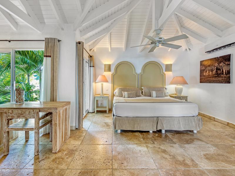 La Pinta , Terres Basses 