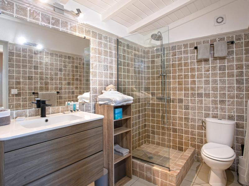 Dream in Blue , Happy Bay 