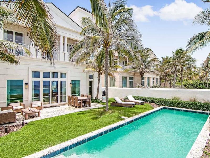 On Beach Time , Paradise Island 