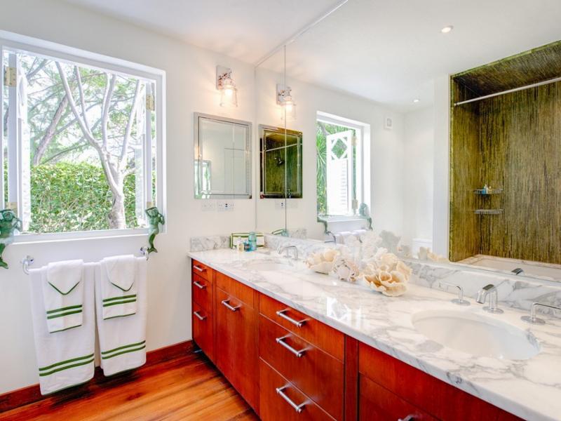 Jacaranda , L'Ansecoy Bay 