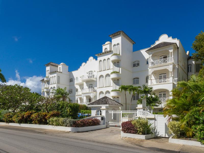 Old Trees Sea Breeze 204 , Beachfront villas Barbados , Old Trees , Paynes Bay , St James , West Coast Barbados 
