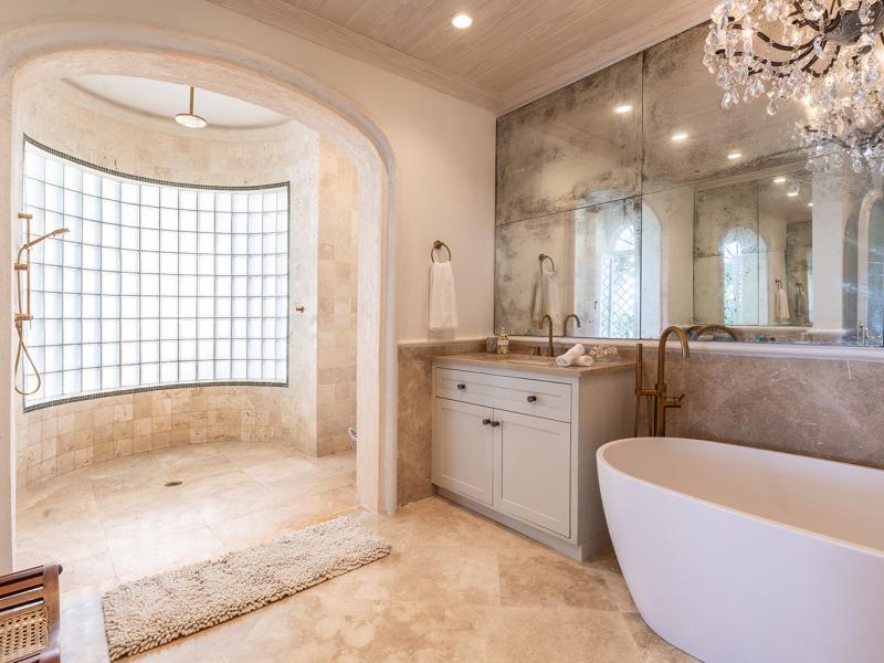 Old Trees Sea Breeze 204 , Beachfront villas Barbados , Old Trees , Paynes Bay , St James , West Coast Barbados 