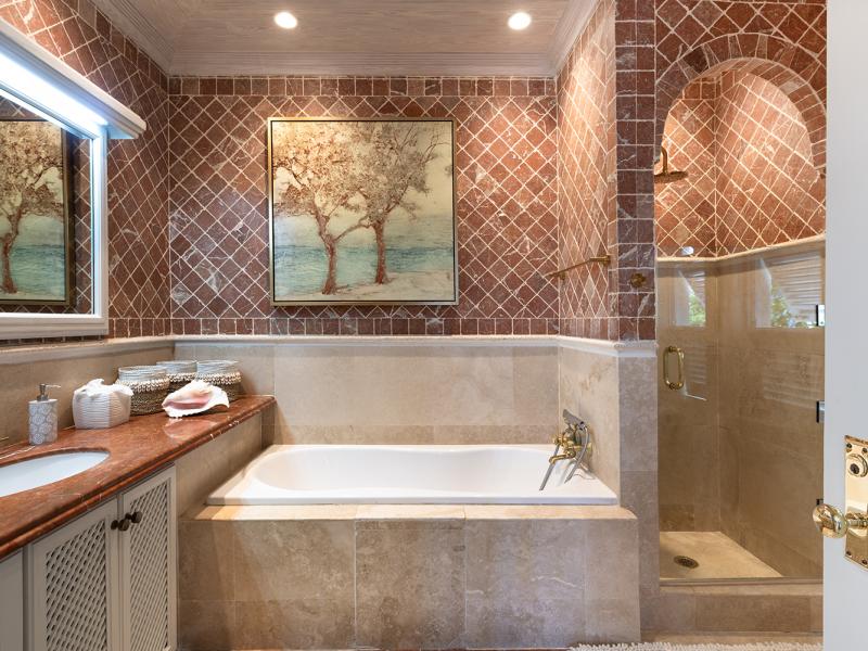 Old Trees Sea Breeze 204 , Beachfront villas Barbados , Old Trees , Paynes Bay , St James , West Coast Barbados 