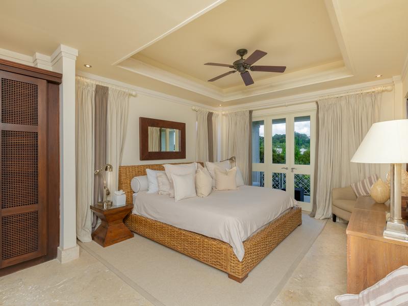 Smugglers Cove Penthouse Apartment 7 , Beachfront villas Barbados , Paynes Bay , St James , West Coast Barbados 