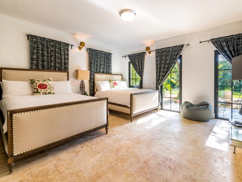 Villa Du Cacique , Casa de Campo 