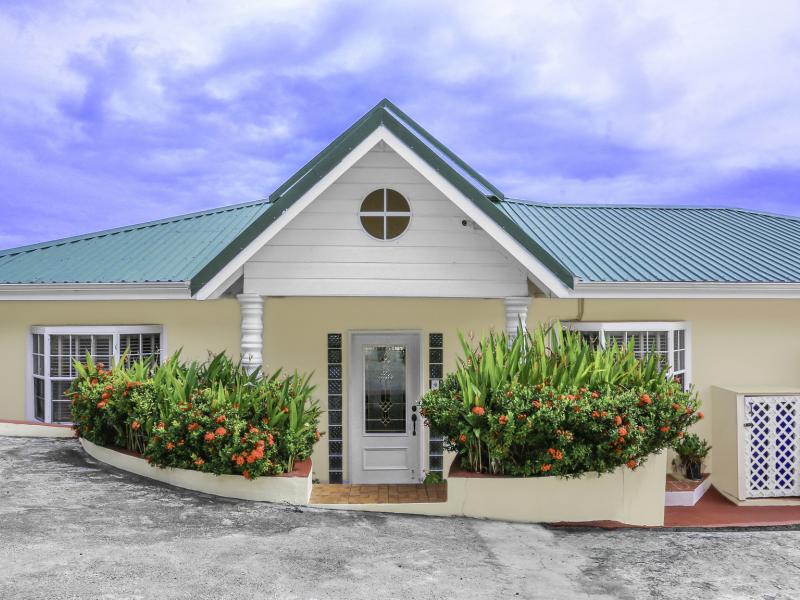 Villa Decaj , Cap Estate 