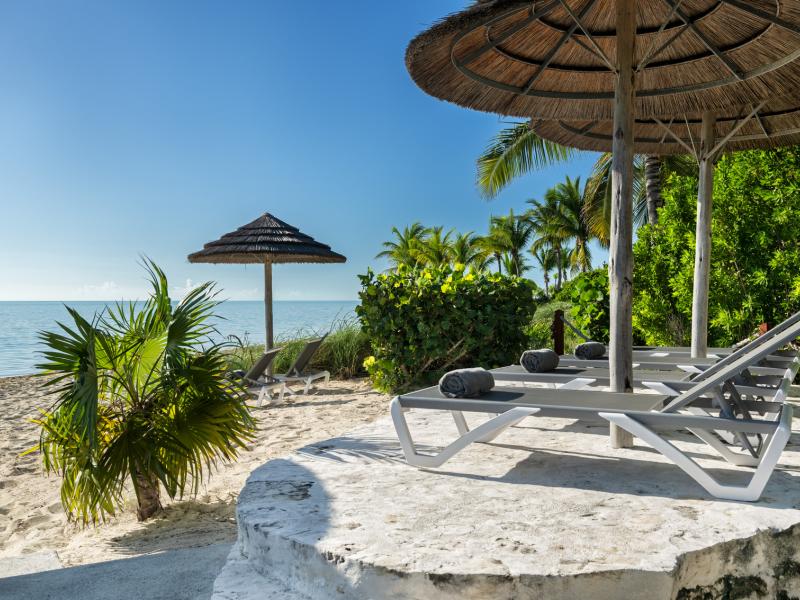 Goldfinger Villa - Beachfront , Long Bay 