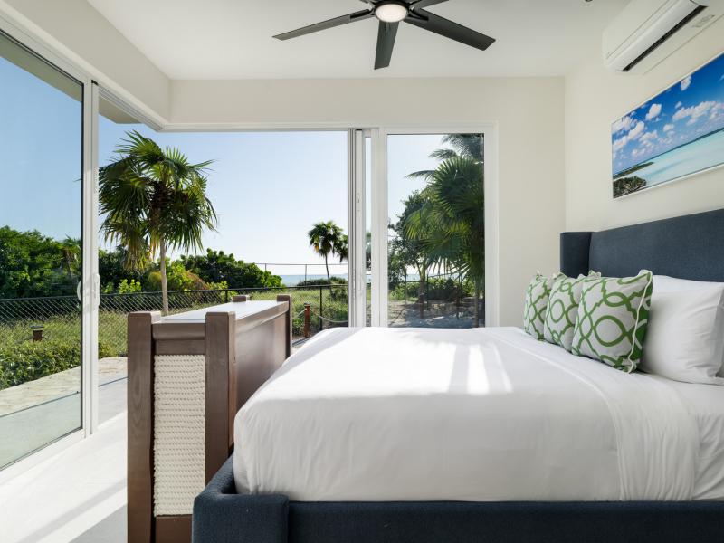 Goldfinger Villa - Beachfront , Long Bay 