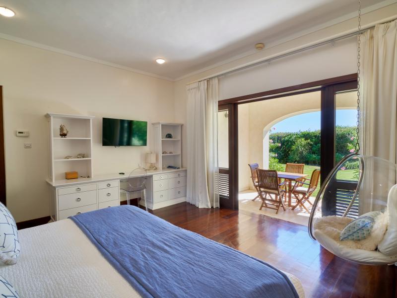 Big Blue Ocean Villa , Charlstown 