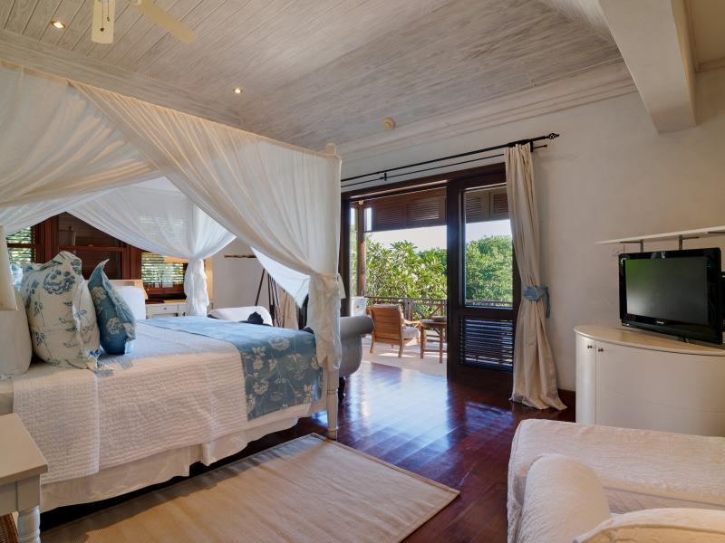 Big Blue Ocean Villa , Charlstown 