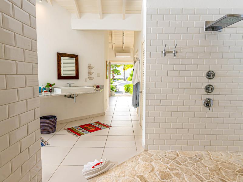 Palm One , Jolly Harbour 