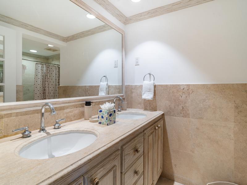 Villas on The Beach 304 , Holetown 