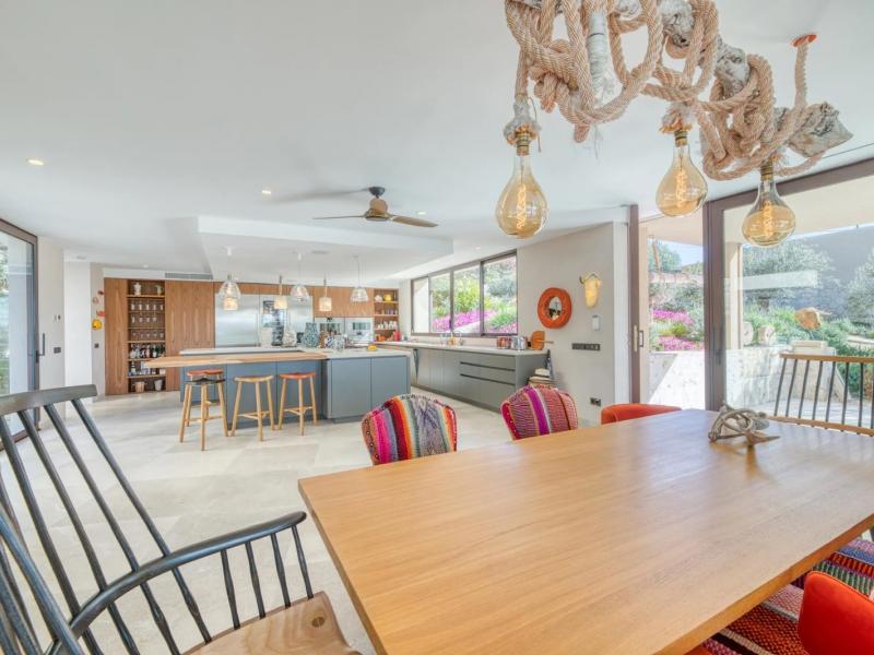 Villa Clara , Portals 