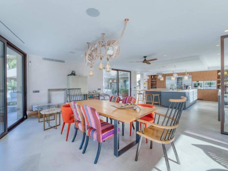 Villa Clara , Portals 