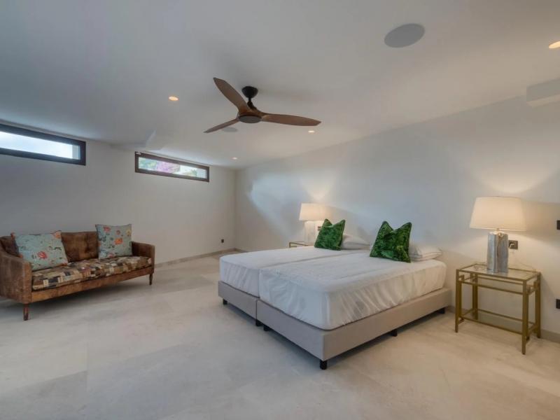 Villa Clara , Portals 