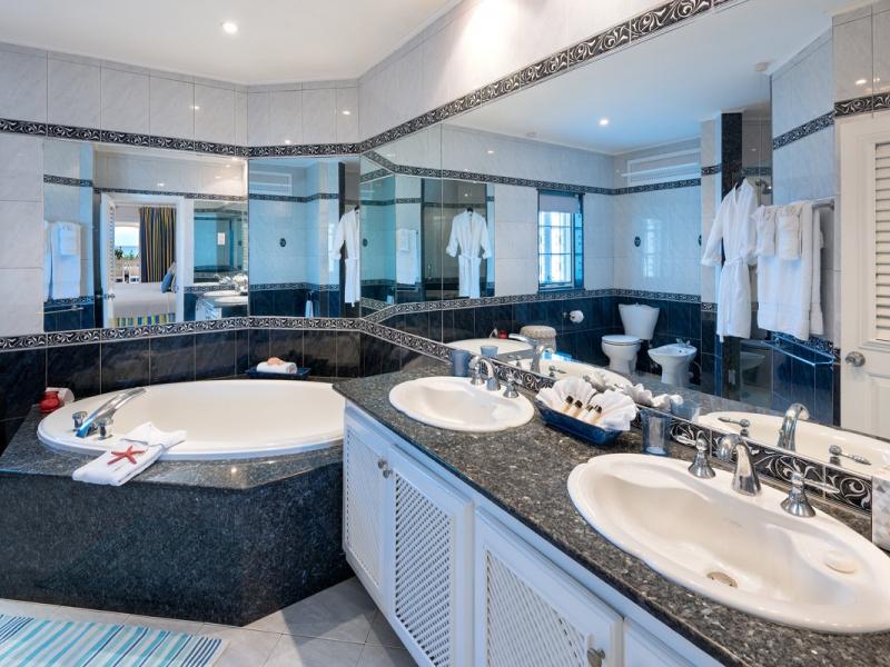 Reeds House 1 Beachfront Penthouse , Beachfront villas Barbados , Reeds Bay , Reeds House , St James , West Coast Barbados 