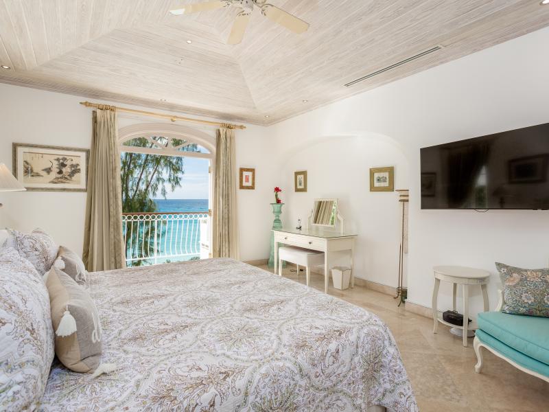 Hallidays at Old Trees , Beachfront villas Barbados , Old Trees , Paynes Bay , St James , West Coast Barbados 