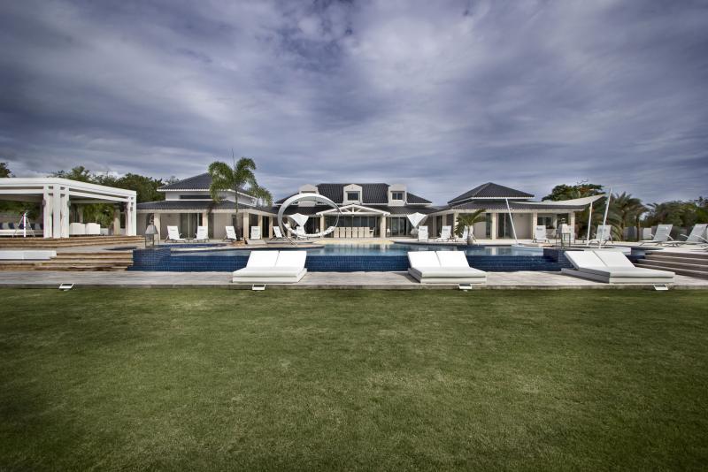 C'est La Vie, Terres Basses